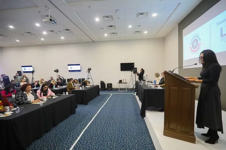 Presentan iniciativas de desarrollo urbano y conservación de árboles