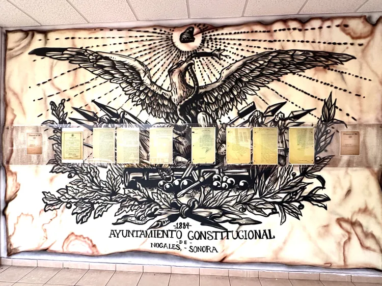 Instalan exhibidor de documentos históricos