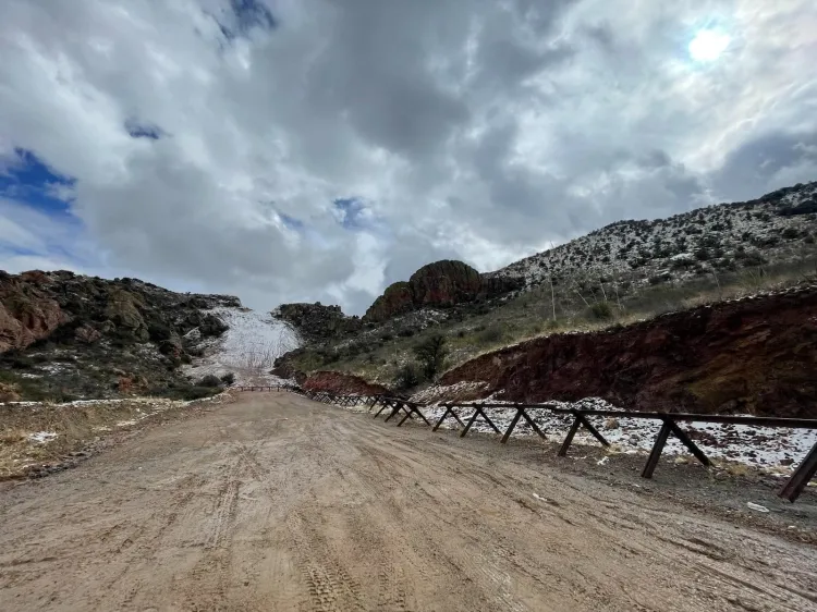 Permanecen más de 400 migrantes en espera de asilo en frontera