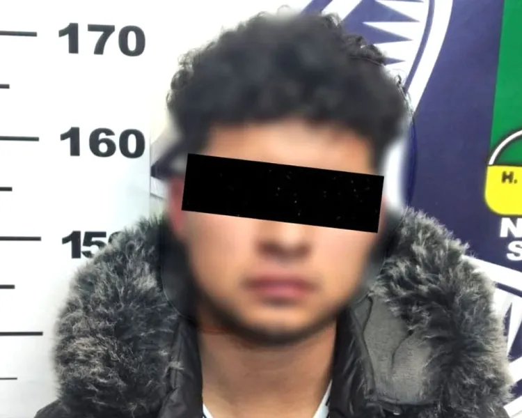 Conductor ebrio se impacta contra portón en Colinas del Yaqui