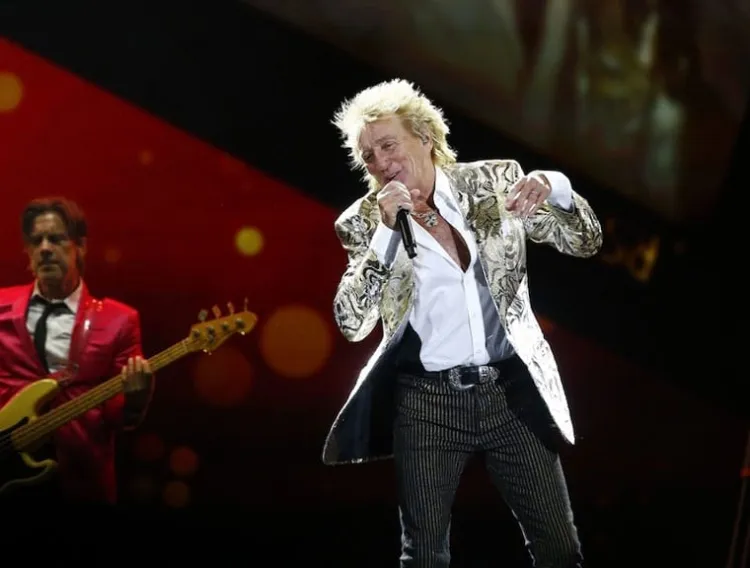 Rod Stewart vende su catálogo musical