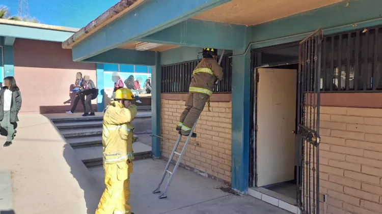 Atiende la UMPC llamado de fuga de gas en el Conalep