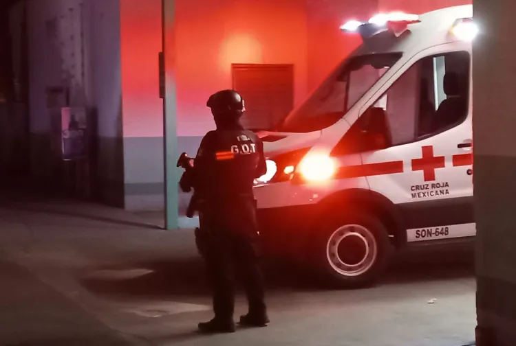 Balean desconocidos a persona que caminaba por la Buenos Aires
