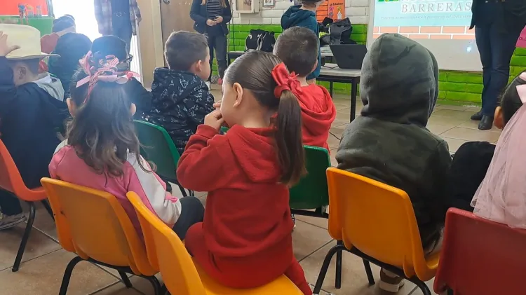 Lleva la Unavim “Construyendo Barreras” a preescolares