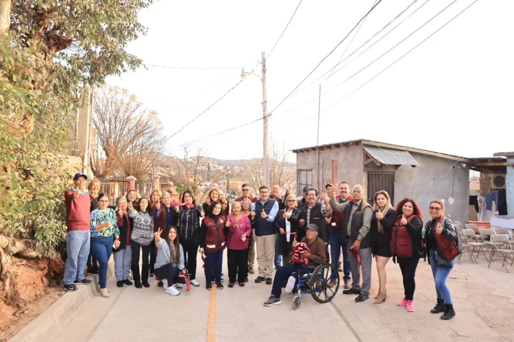 Entrega Alcalde la Calle Agiabampo pavimentada