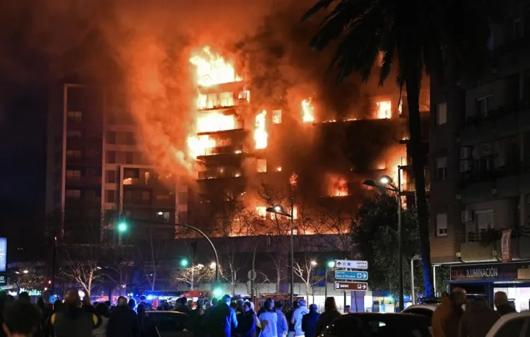 Voraz incendio en España deja al menos 4 muertos y 14 heridos