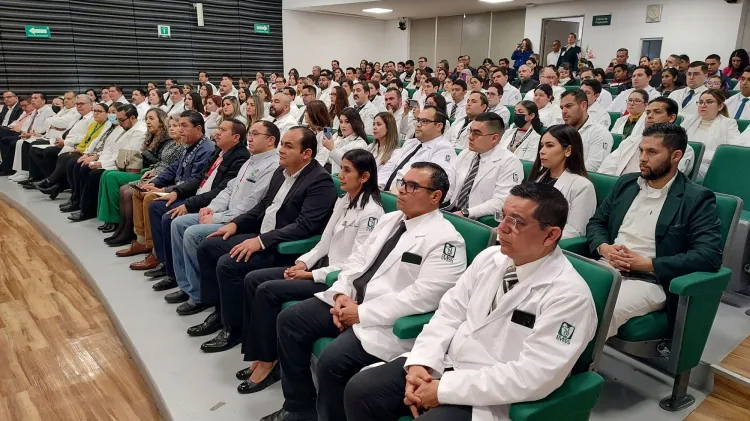 Gradúan médicos especialistas del IMSS