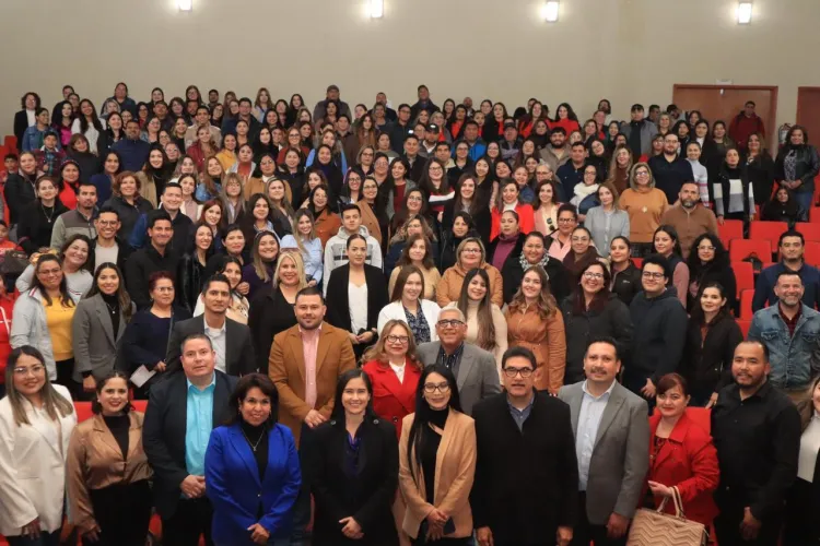 Participa Alcalde en encuentro regional de maestros en Nogales