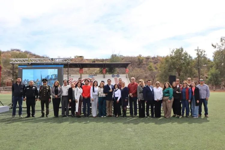 Pondera Alcalde respeto de los mexicanos a la Bandera