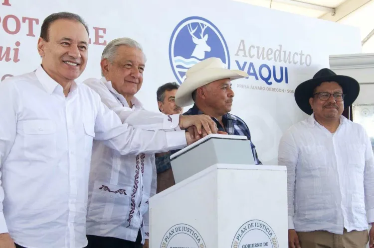Lleva agua potable AMLO y Gobernador a comunidades Yaquis