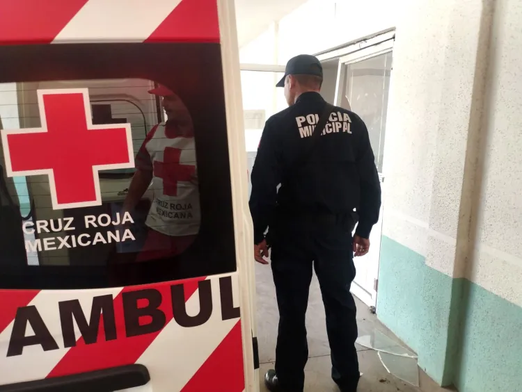 Le quitan celular y lo mandan al hospital