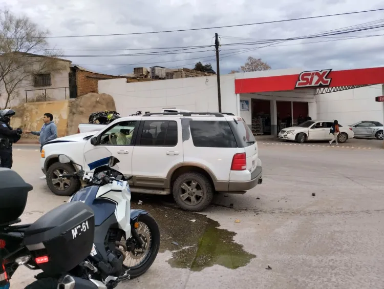 Provoca conductora choque con daños de consideración