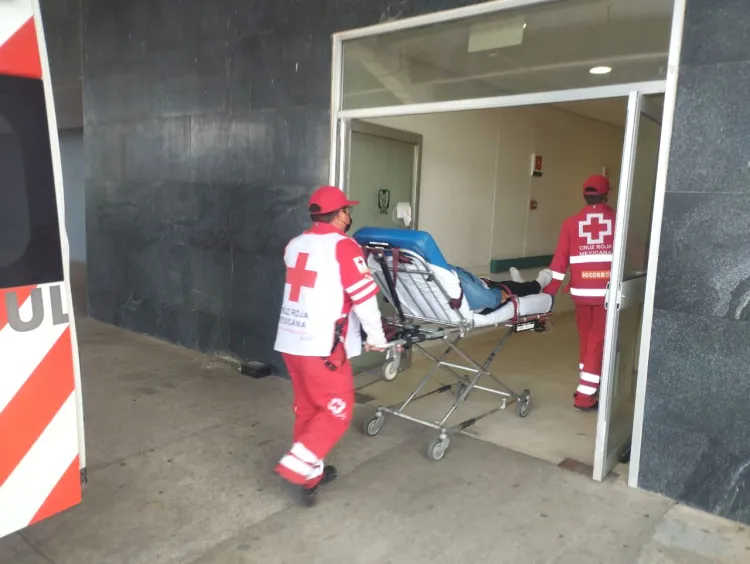 Auxilian a persona inconsciente con fuerte golpe en la cabeza