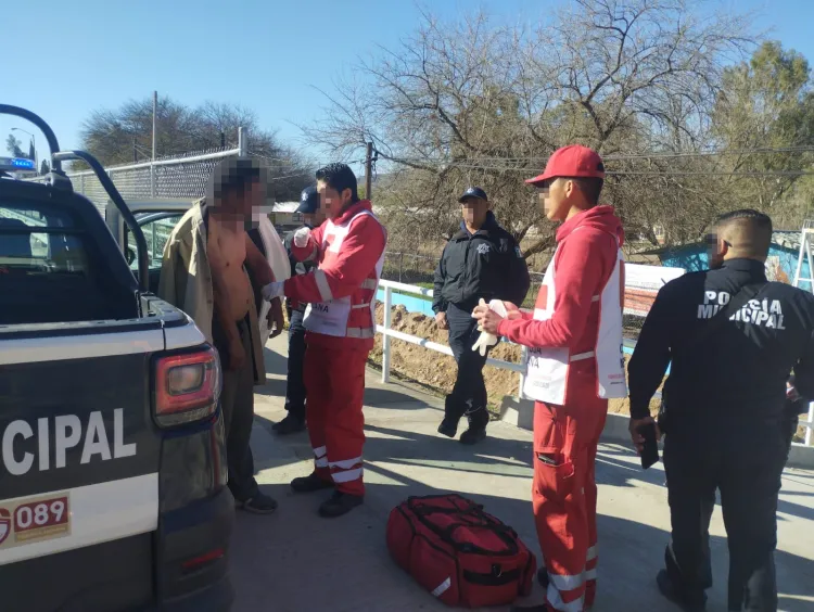 ‘Levantan’ y golpean a caminante; fue internado en el hospital