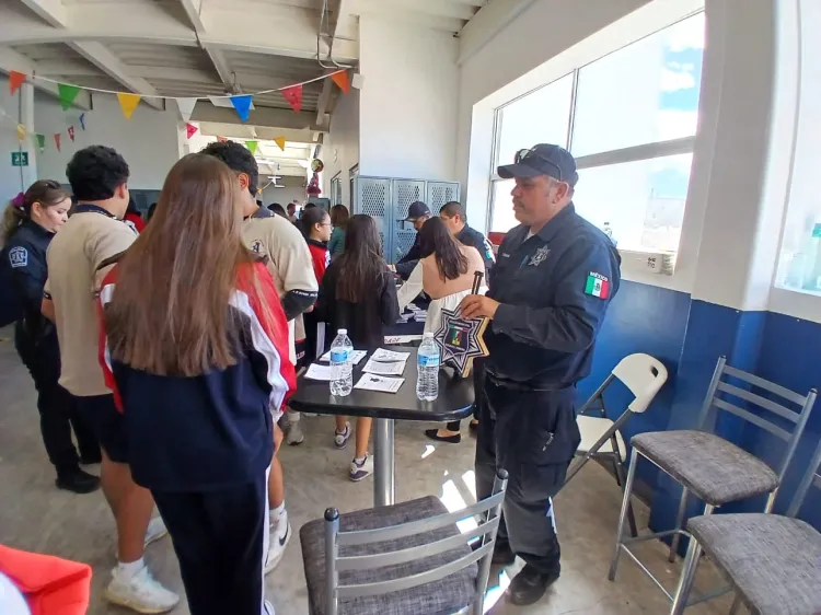 Tienen policías acercamiento con estudiantes del colegio Alfa