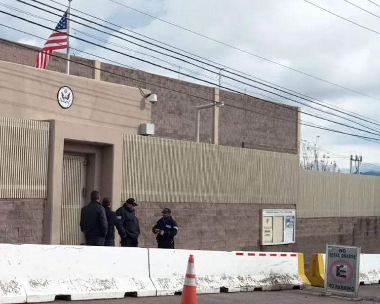 Entregan a pareja por presentar documentos falsos al tramitar visa