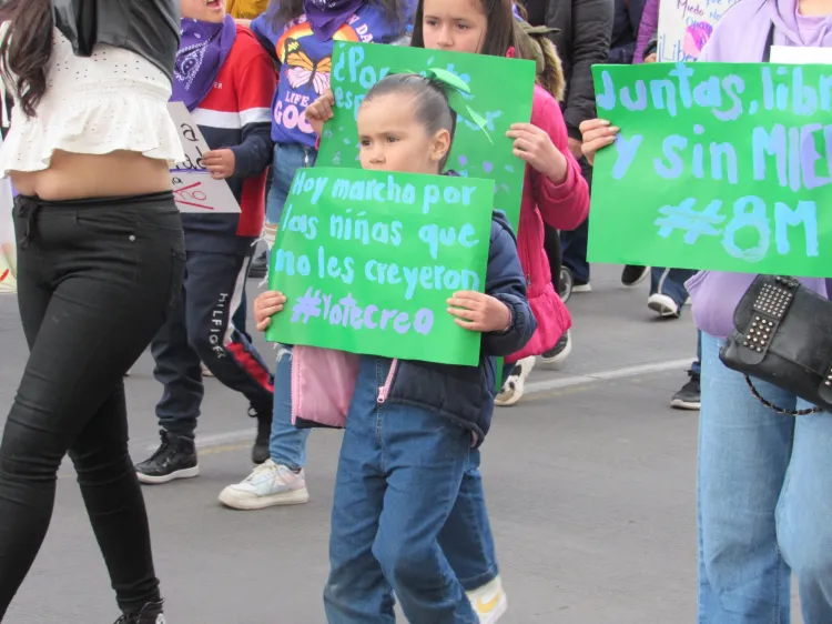 Marchan mujeres por las que ya no están