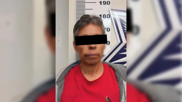 Impacta conductor ebrio contra auto y termina en persecución