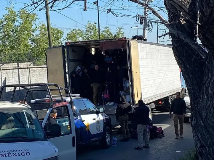 Viajaban cientos de migrantes hacinados en tráiler en Coahuila