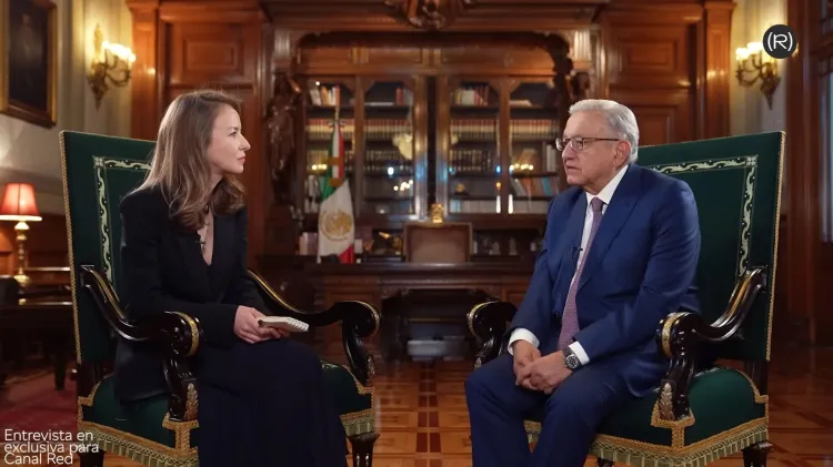 Pide INE a López Obrador borrar entrevista; resalta cualidades de Claudia Sheinbaum