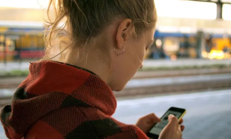 En México, casi 60% de las mujeres han sido víctima de stalkerware