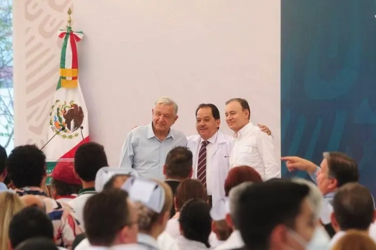 Supervisa López Obrador y Alfonso Durazo sistema de salud en Sonora
