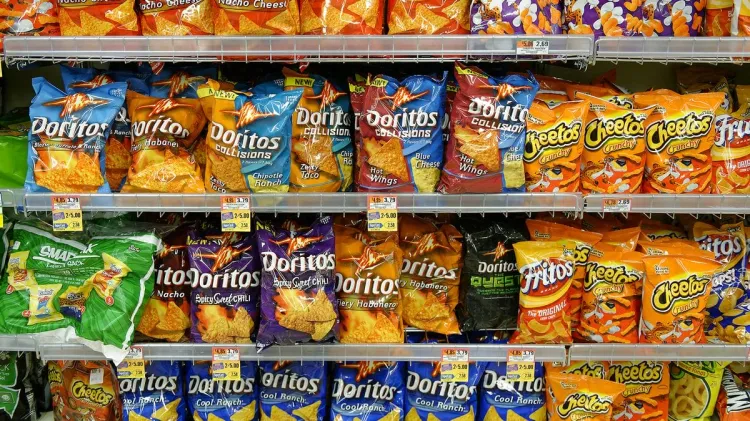 Vetarían comida chatarra en escuelas de California