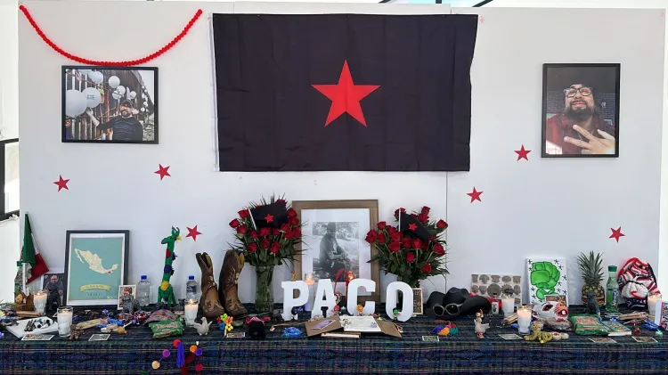 Honran al fallecido artista nogalense Paco Vélez Anzueto