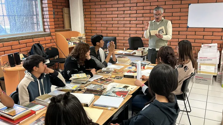 Promueve Biblioteca Municipal hábito de la lectura con “Tianguis Literario”