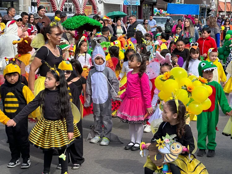 Desfilan pequeños por el Día de la Primavera