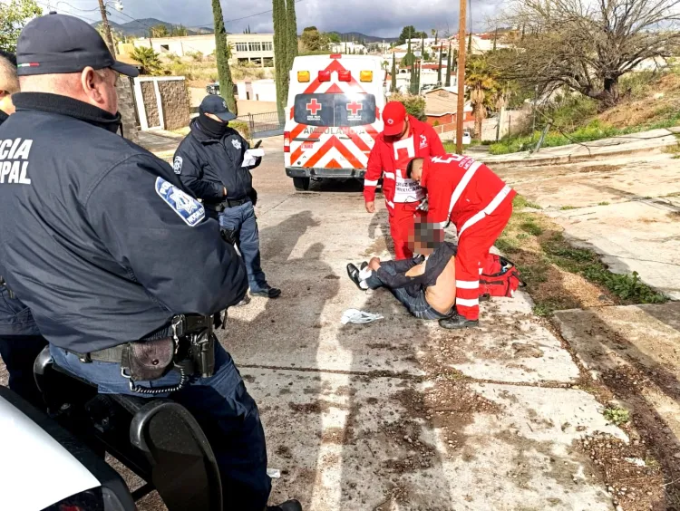 Dejan atado a hombre en la vía pública; provoca fuerte movilización policial