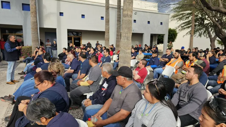 Dialoga Beltrones con trabajadores de la CTM en Santa Ana