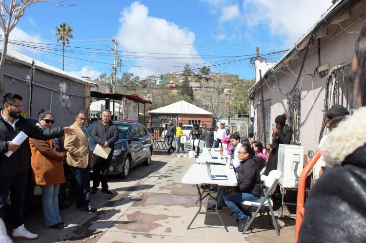 Hace el INE simulacro de recepción de paquetes electorales