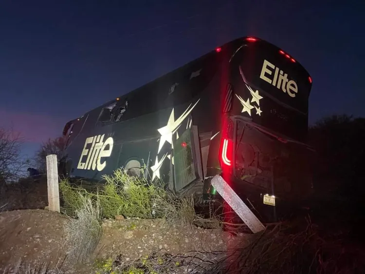 Resultan 22 personas lesionadas en accidente de camión en Santa Ana