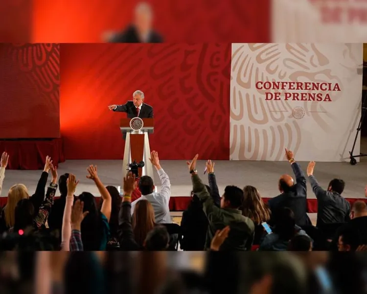 Sería una "gravísima" violación a la Constitución prohibir mañaneras, dijo AMLO