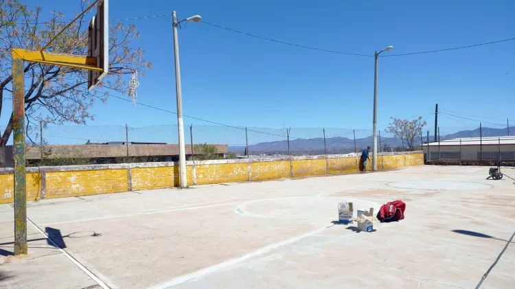 Rehabilitan canchas deportivas con recursos del Fopin