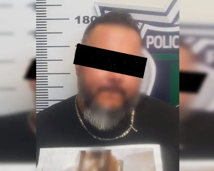 Queda embancado conductor ebrio y es detenido por las autoridades