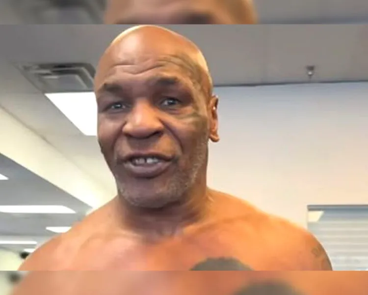 Se agarra Mike Tyson a ‘trompos’ en calle de Nueva York