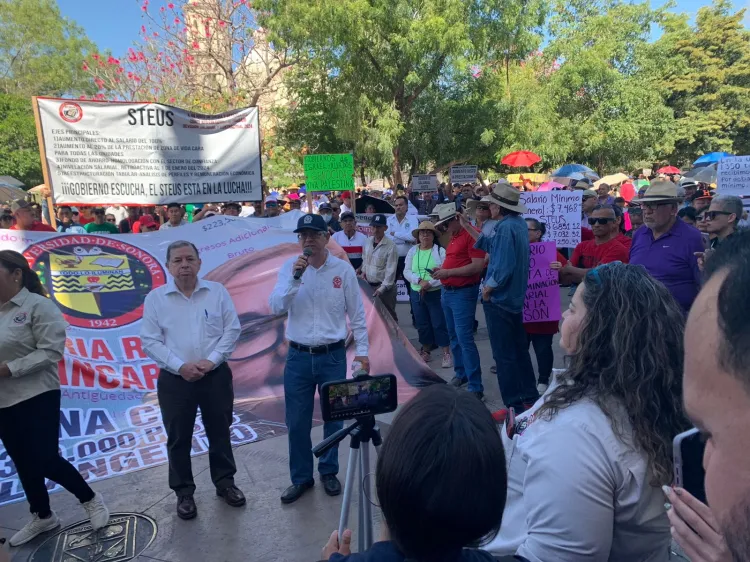 Marchan Staus y Steus para exigir mejores prestaciones