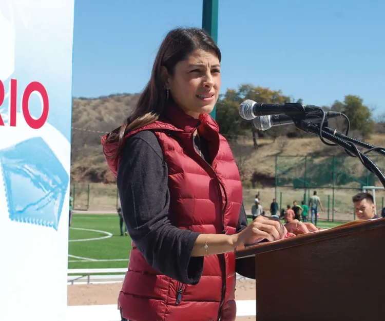 Entrega Sylvana obra en Nogales