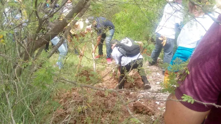 Apoya FGJE a Grupo “Rastreadoras”en localización de cinco cadáveres