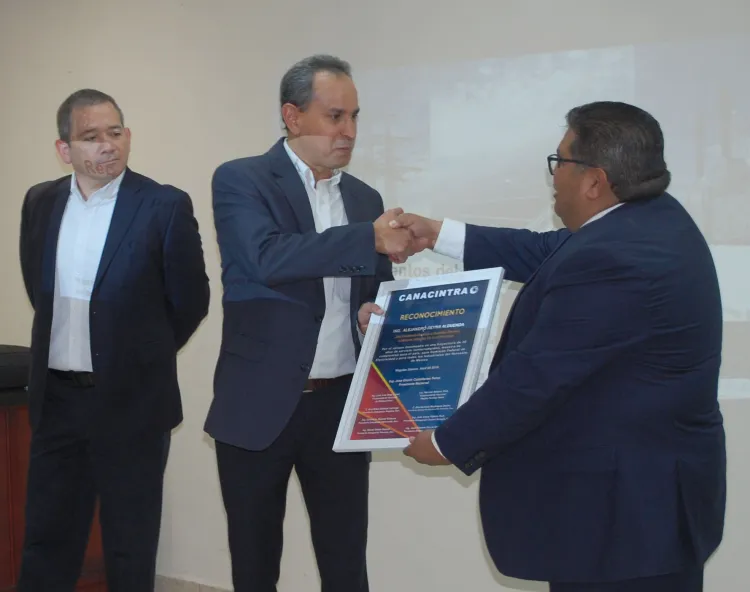 Ofrecen curso“Red Código”