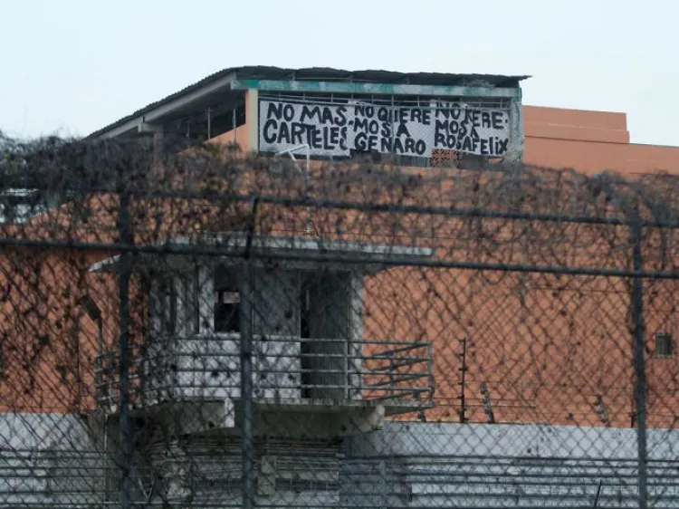 Reina el autogobierno en cárceles de 12 entidades