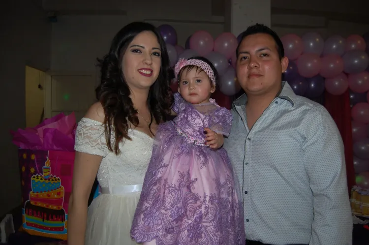 Sofia sopla su primera vela