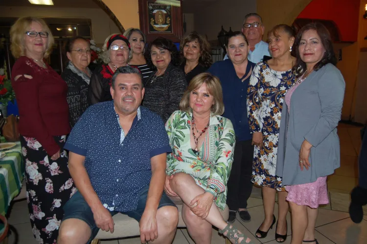 Amigos celebran a Georgina y Arturo
