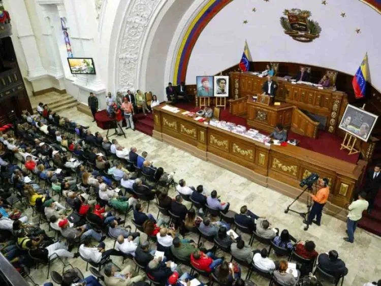 Asamblea venezolana quita &#039;fuero&#039; a Juan Guaidó