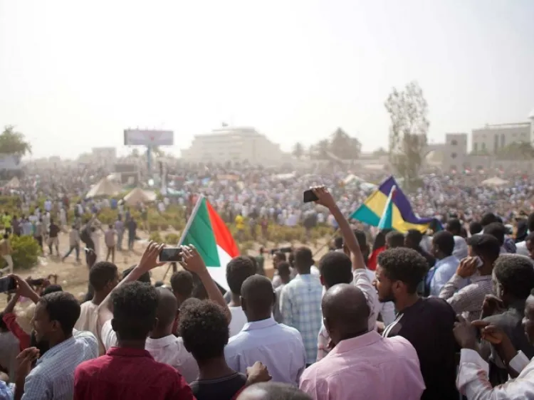 Ejército de Sudán da golpe de Estado y detiene al presidente