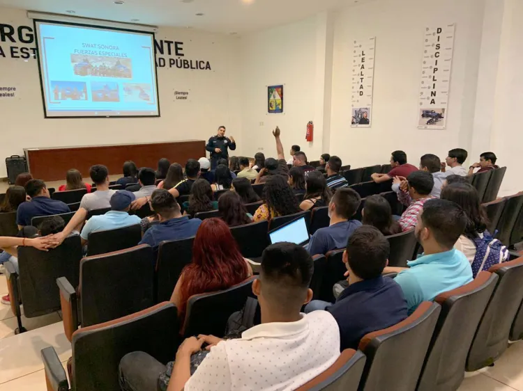 Instruyen a estudiantes sobre seguridad