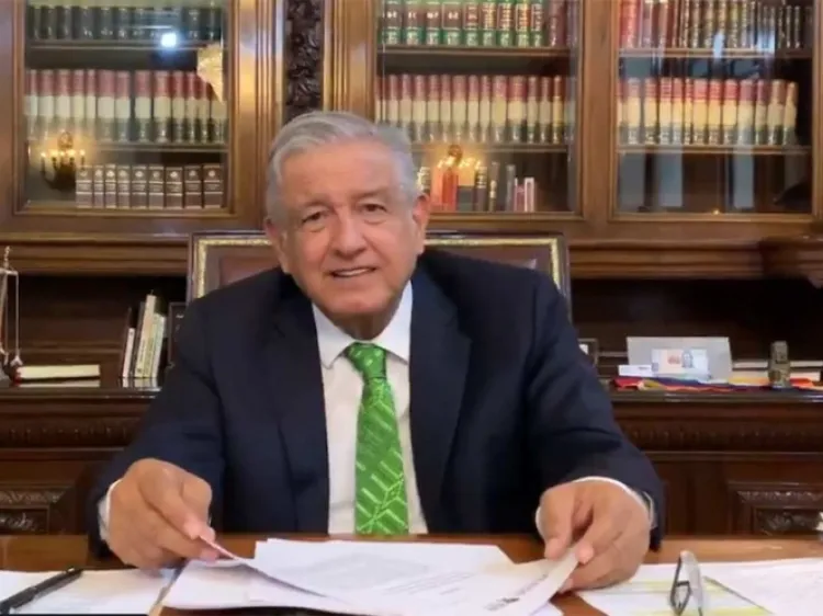 Firma López Obrador memorándum para dejar sin efecto reforma educativa