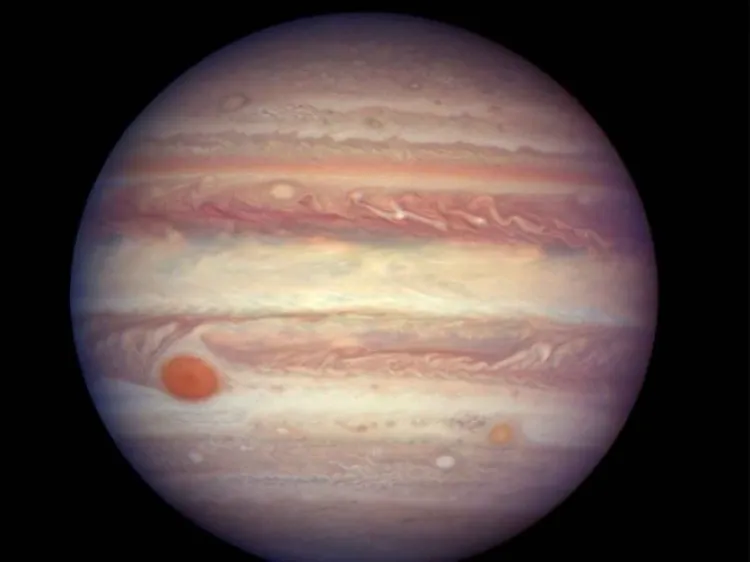 Descubren planeta 13 veces más grande que Júpiter